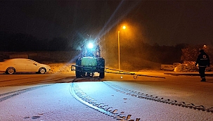 BİGA BELEDİYESİ EKİPLERİNİN KARLA MÜCADELESİ SÜRÜYOR