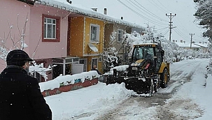 "PERSONELİMİZ KARLA MÜCADELE ÇALIŞMALARINI SABAHLARA KADAR ARALIKSIZ SÜRDÜRDÜ"