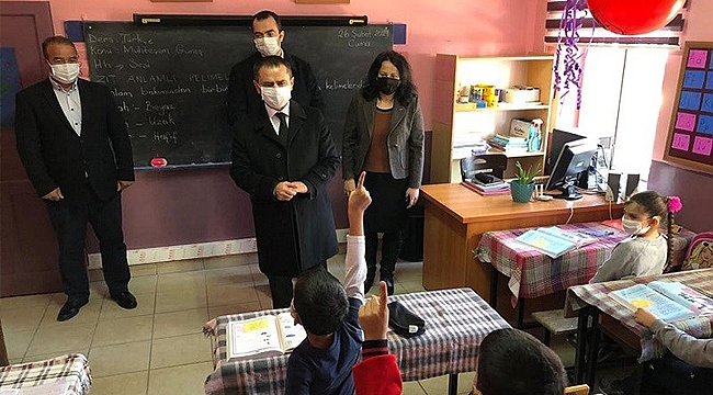 VALİ AKTAŞ KAYADERE KÖYÜ'NDE İLKOKUL ÖĞRENCİLERİNİ ZİYARET ETTİ