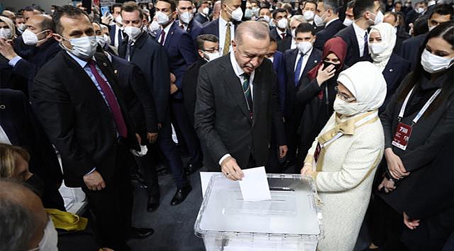 CUMHURBAŞKANI ERDOĞAN, 1428 OYLA YENİDEN AK PARTİ GENEL BAŞKANI SEÇİLDİ