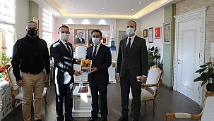 TÜRKİYE TRİATLON FEDERASYONU BAŞKANI BAYRAM YALÇINKAYA, VALİ AKTAŞ'I ZİYARET ETTİ