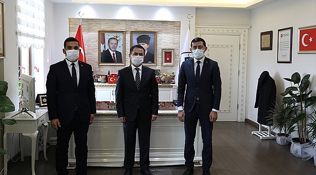 ÜLKÜ OCAKLARI EĞİTİM VE KÜLTÜR VAKFI ÇANAKKALE İL BAŞKANI, VALİ AKTAŞ'I ZİYARET ETTİ