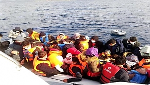 ÇANAKKALE AÇIKLARINDA 110 DÜZENSİZ GÖÇMEN YAKALANDI..!