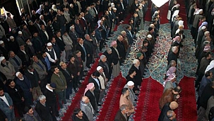 RAMAZAN'DA CAMİLERDE TERAVİH NAMAZI KILINMAYACAK!