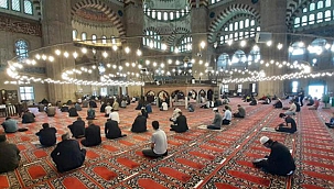 BAYRAM NAMAZI CAMİLERDE KILINACAK