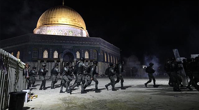 MESCİD-İ AKSA'DA NAMAZ KILAN CEMAATE SALDIRI!