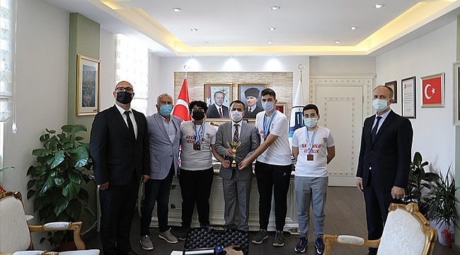 Havalı tabanca branşında başarılı sporcular, vali aktaş' ı ziyaret etti