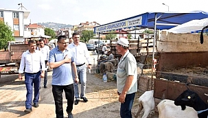 BAŞKAN ÖZ KURBANLIK PAZARINI ZİYARET ETTİ...
