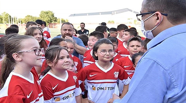 ÇAN SPOR KIZ FUTBOL TAKIMI HAYATA GEÇİYOR