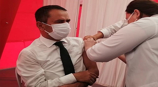 VALİ AKTAŞ, 3. DOZU AŞI ÇADIRINDA YAPTIRDI