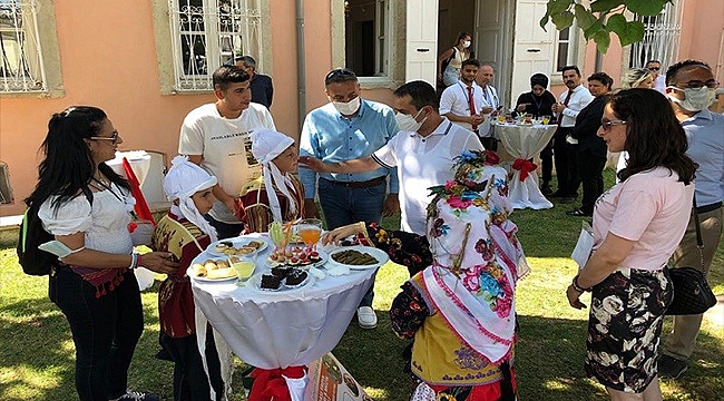 VALİ AKTAŞ, ULUSLARARASI HALK DANSLARI FESTİVALİ MİSAFİRLERİ İLE BİR ARAYA GELDİ