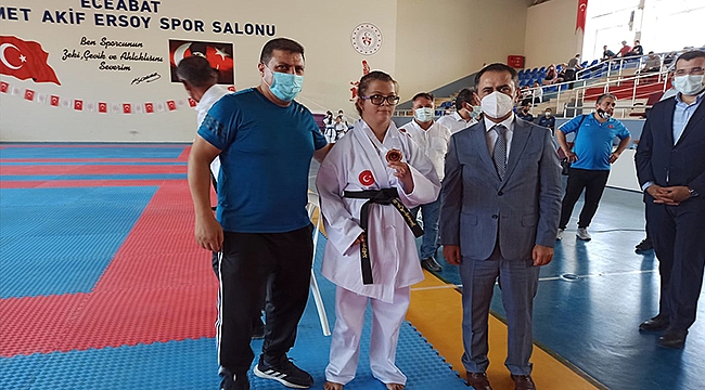 VALİ AKTAŞ, SPORCULARLA BİR ARAYA GELDİ