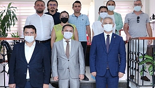  VALİ İLHAMİ AKTAŞ'TAN ÇANAKKALE BAROSU YENİ YÖNETİMİNE HAYIRLI OLSUN ZİYARETİ