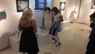 MAVİ BEYAZ ATEŞ ÇİNİ SERGİSİ AÇILDI