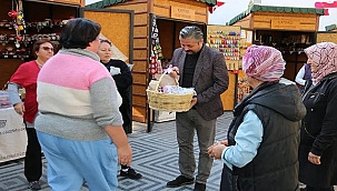 ÜRETEN KADINLARDAN BAŞKAN UYGUN'A HEDİYE