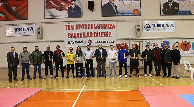 BAYRAMİÇ'TE TAEKWONDO ŞÖLENİ