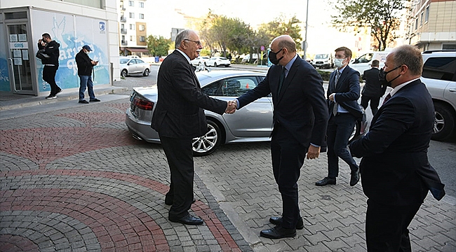 BÜYÜKELÇİ ARMİTAGE VE KONSOLOS ROBSON'DAN BAŞKAN GÖKHAN'A ZİYARET