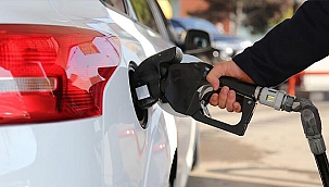 DOLARDAKİ YÜKSELİŞ SONRASI AKARYAKITA BÜYÜK ZAM GELİYOR!