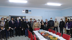 "TÜM ÖĞRETMENLERİMİZİN ÖĞRETMENLER GÜNÜNÜ KUTLUYORUM"