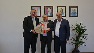 ÇAN ZİRAAT ODASI BAŞKANI VE TİCARET BORSASI BAŞKAN SEMİZOĞLU'NU ZİYARET ETTİ