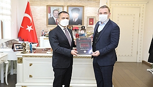 ÇANAKKALE ŞEHİT VE GAZİ AİLELERİ DERNEK YÖNETİMİNDEN VALİ AKTAŞ'A ZİYARET