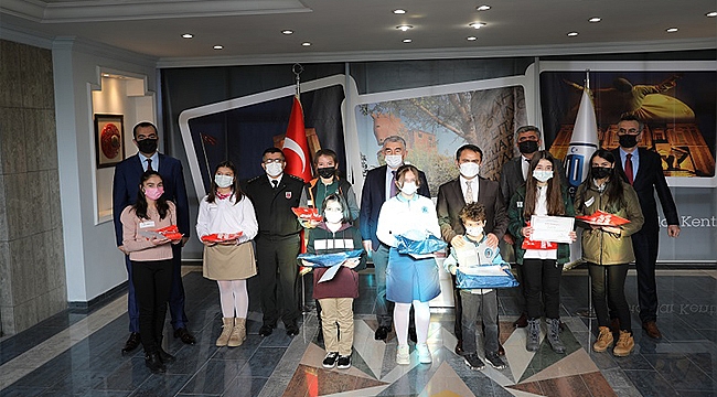 DERECEYE GİREN ÖĞRENCİLER ÖDÜLLENDİRİLDİ