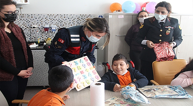 JANDARMA PERSONELİ ÖZEL GÜNÜ UNUTMADI