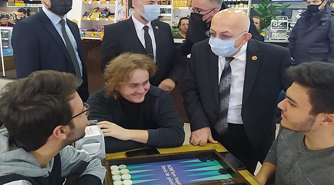 REKTÖR SEDAT MURAT ÖĞRENCİLERLE BİR ARAYA GELDİ