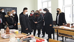 VALİ AKTAŞ, EL EMEĞİ GÖZ NURU ESERLERİ İNCELEDİ