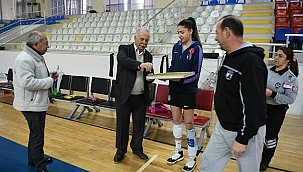 BAŞKAN GÖKHAN'DAN BELEDİYESPOR'A DESTEK ZİYARETİ