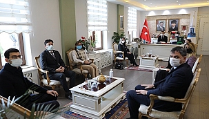 YEŞİLAY CEMİYETİ ÇANAKKALE ŞUBESİ YENİ YÖNETİMİ VALİ AKTAŞ'I ZİYARET ETTİ