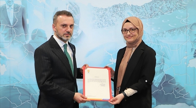 AYNUR TUNA YAVAŞ AK PARTİ MERKEZ İLÇE BAŞKANI OLDU