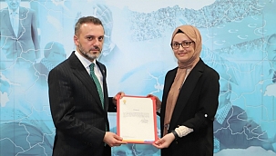 AYNUR TUNA YAVAŞ AK PARTİ MERKEZ İLÇE BAŞKANI OLDU