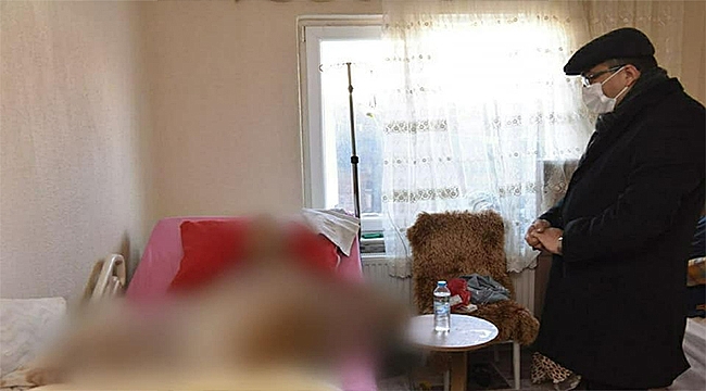 BAŞKAN ÖZ, İHTİYACI OLAN HASTA YATAĞINI KENDİSİ ULAŞTIRDI