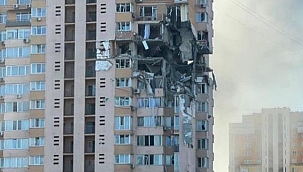 RUS ORDUSU KİEV'DE SİVİL HALKIN YAŞADIĞI BİNAYI FÜZEYLE VURDU!