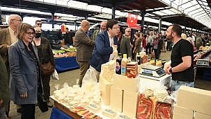 BAŞKAN VEKİLİ SARIBAŞ, CUMA PAZARI ESNAFI VE KENTLİLER İLE BAYRAMLAŞTI