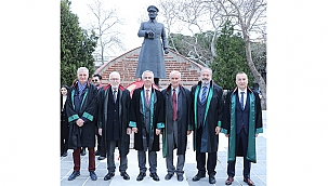 "DİMDİK AYAKTAYIZ, BİR ARADAYIZ"