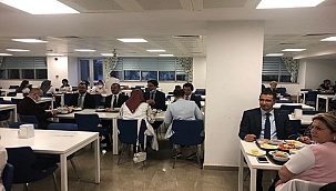 VALİ AKTAŞ, SAĞLIK ÇALIŞANLARI İLE İFTARDA BİR ARAYA GELDİ