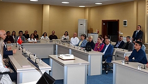 ÇOMÜ YÖNETİMİ AKREDİTASYON ÇALIŞMALARINA KATKI SUNAN PERSONEL İLE BİR ARAYA GELDİ