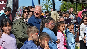 LAPSEKİ'DE HIDIRELLEZ KUTLAMALARINDA ÇOCUKLAR DOYASIYA EĞLENDİ