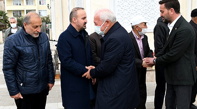 TURAN BAYRAM NAMAZINI LAPSEKİ'DE KILDI