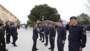 VALİ AKTAŞ, BAYRAMDA MESAİDE OLANLARI YALNIZ BIRAKMADI