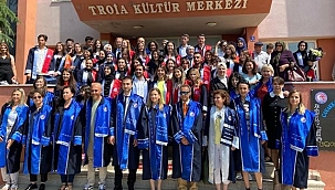 ÇANAKKALE UYGULAMALI BİLİMLER FAKÜLTESİ MEZUNİYET TÖRENİ GERÇEKLEŞTİRİLDİ