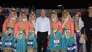 HALK OYUNLARI GÖSTERİSİ İZLEYENLERİ BÜYÜLEDİ