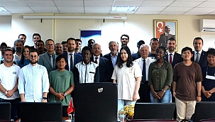 ZİRAAT KATILIM BANKASIN'DAN ÇOMÜ TÖMER'E KİTAP BAĞIŞI