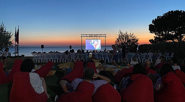 GÜZELYALI HALK PLAJINDA SİNEMA KEYFİ