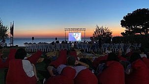 GÜZELYALI HALK PLAJINDA SİNEMA KEYFİ