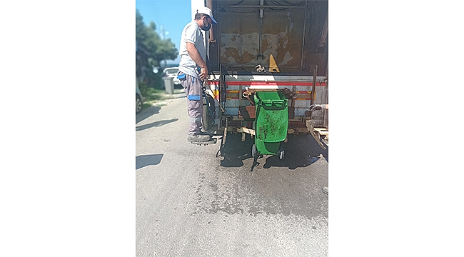 KARASİNEK İLE MÜCADELE ÇALIŞMALARI ARALIKSIZ DEVAM EDİYOR