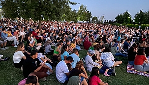 ÖZGÜRLÜK PARK'INDA SİNEMA KEYFİ DEVAM EDİYOR