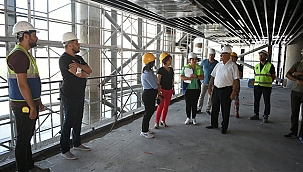 BAŞKAN GÖKHAN YEŞİL YEREL YÖNETİM VE KÜLTÜR MERKEZİ BİNASINDA İNCELEMELERDE BULUNDU